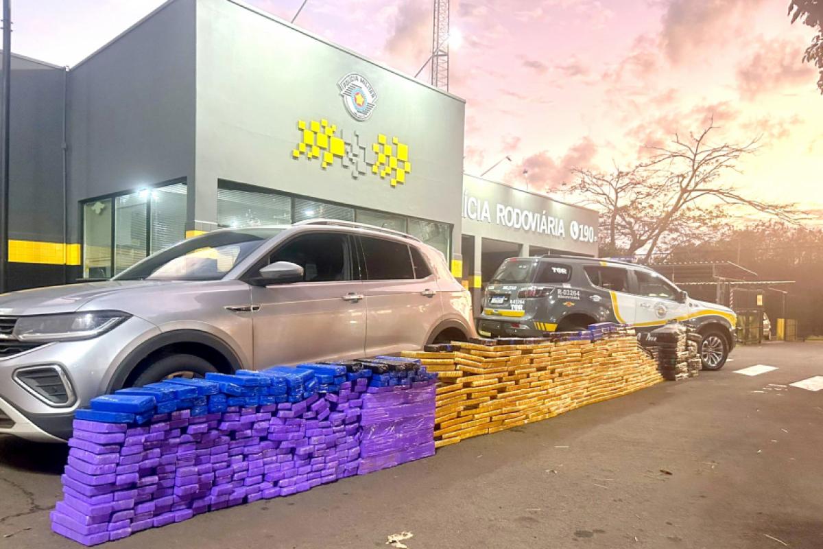 As drogas foram levadas até a base da SP 304 da Polícia Militar Rodoviária.