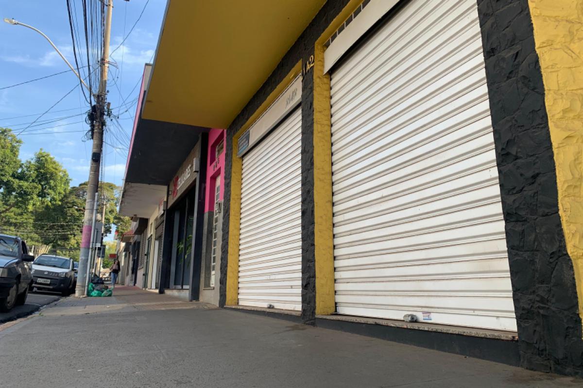 Somente na rua Governador Pedro de Toledo, foram constatadas 50 lojas com as portas fechadas