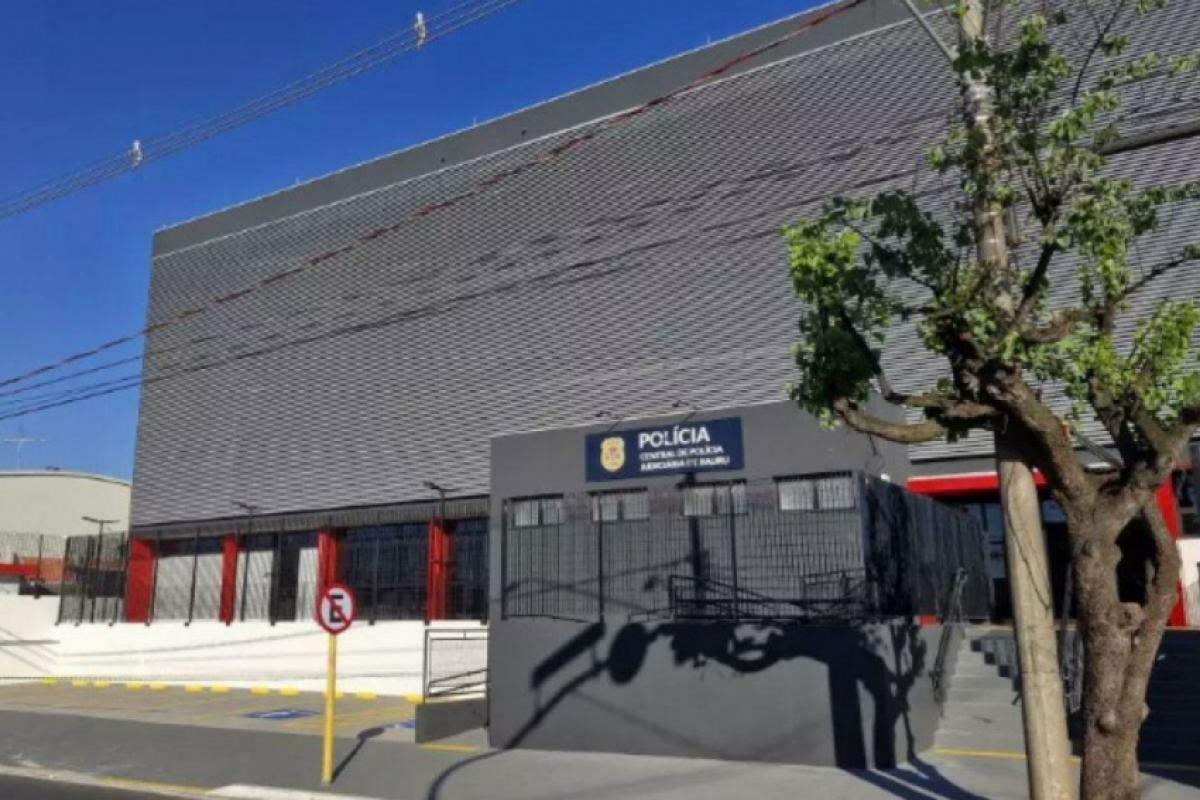 Ambos foram levados ao plantão policial, onde ficaram à disposição da Justiça