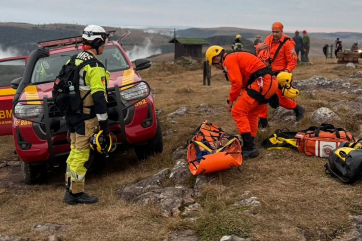 Resgate envolveu bombeiros, helicópteros e o uso de um drone com câmera térmica