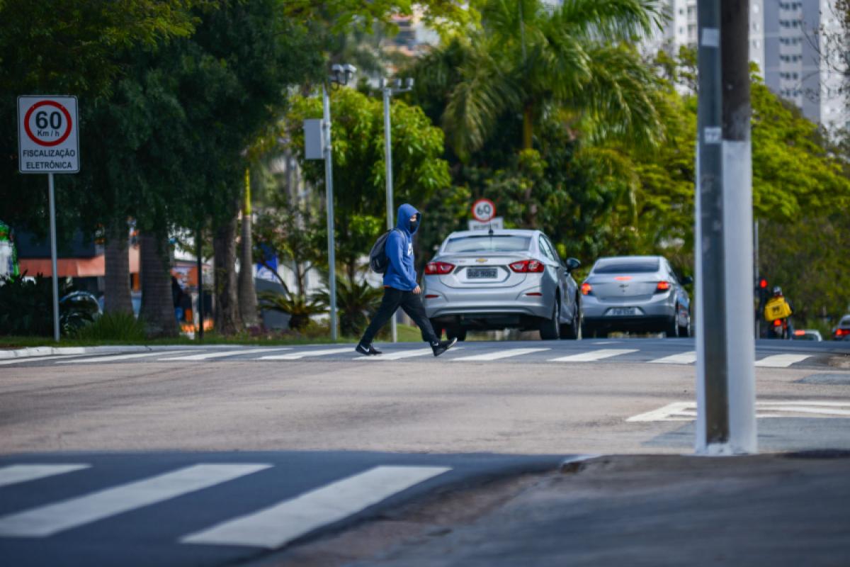 De acordo com os dados da Defesa Civil estadual, as temperaturas devem variar bastante ao longo dos dias, especialmente durante as manhãs e noites