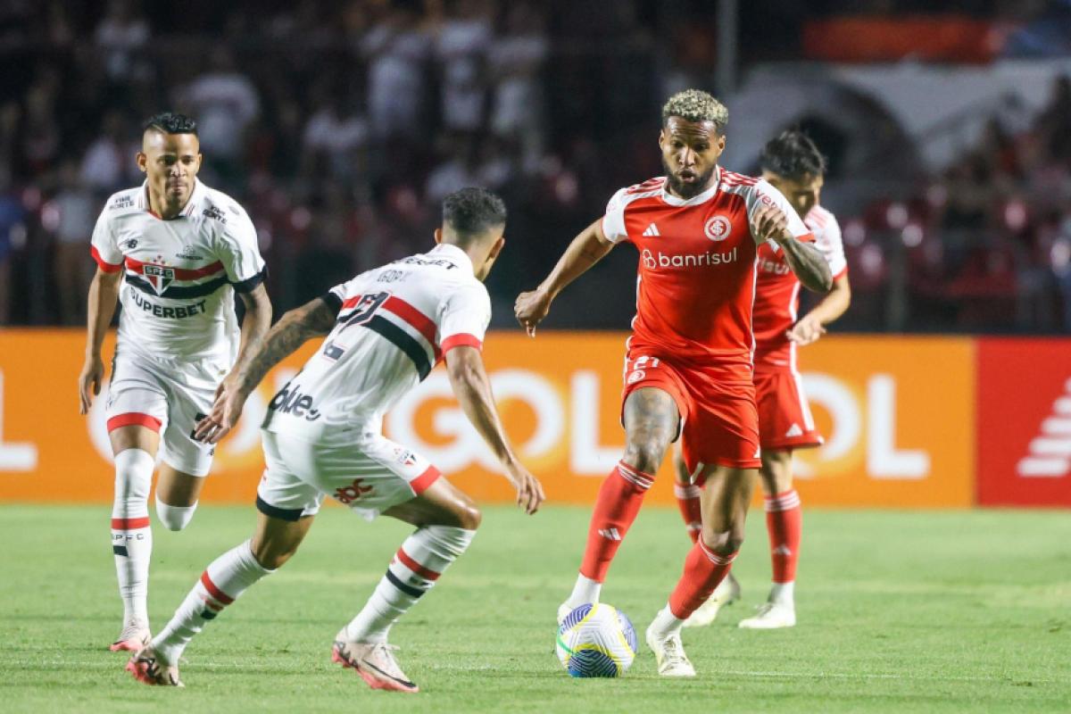 Os dois times pouparam titulares