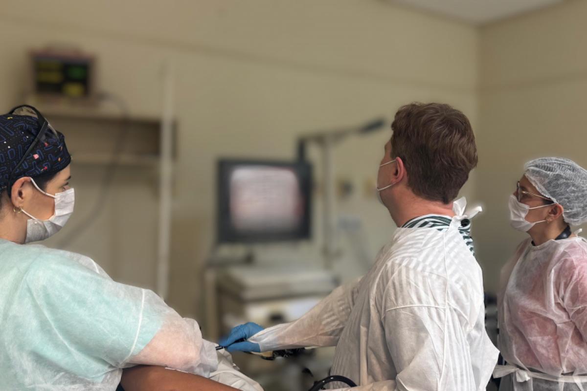 Serviço de Endoscopia do HCFMB realiza procedimento inédito para tratamento de fístula