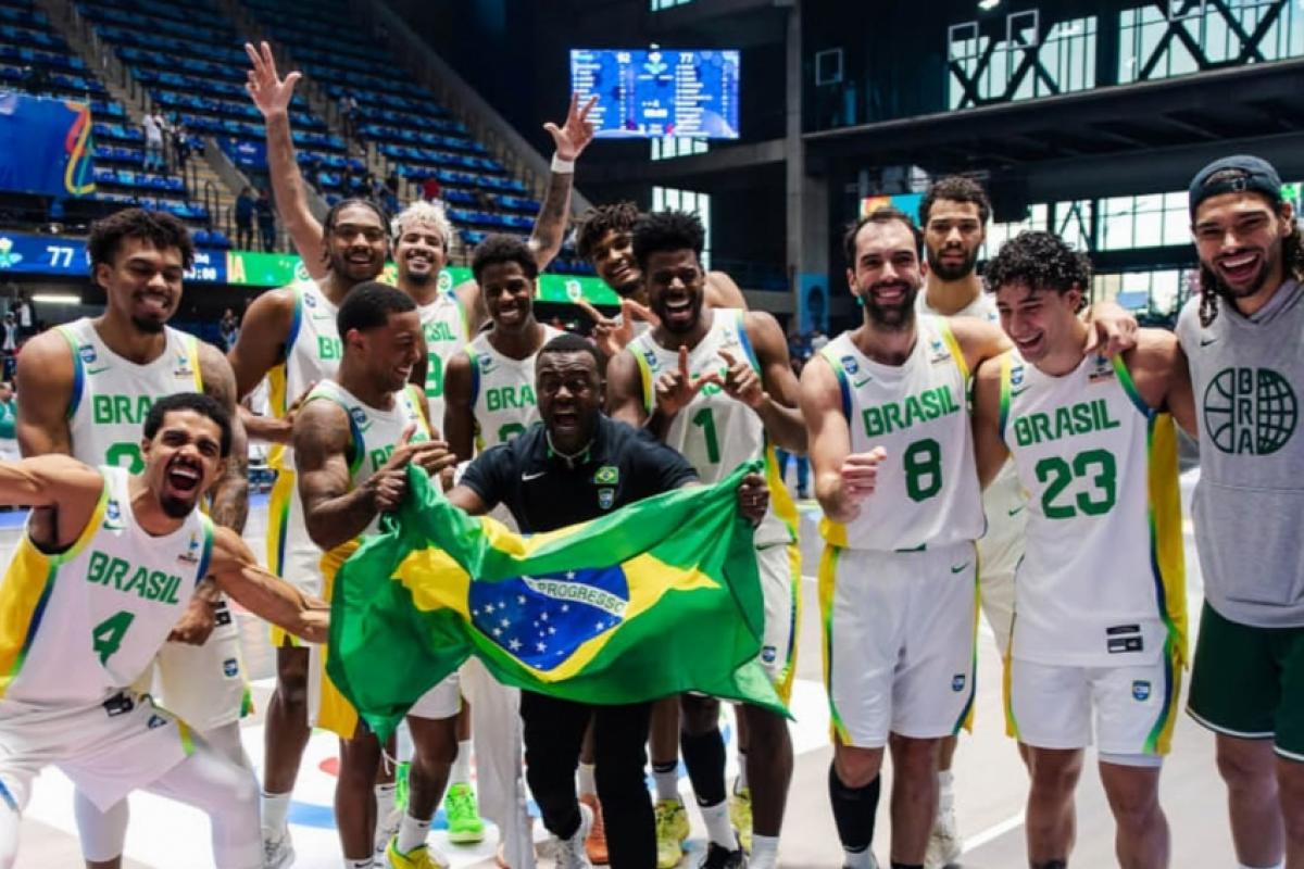 Elenco da seleção brasileira após vitória contra os Estados Unidos