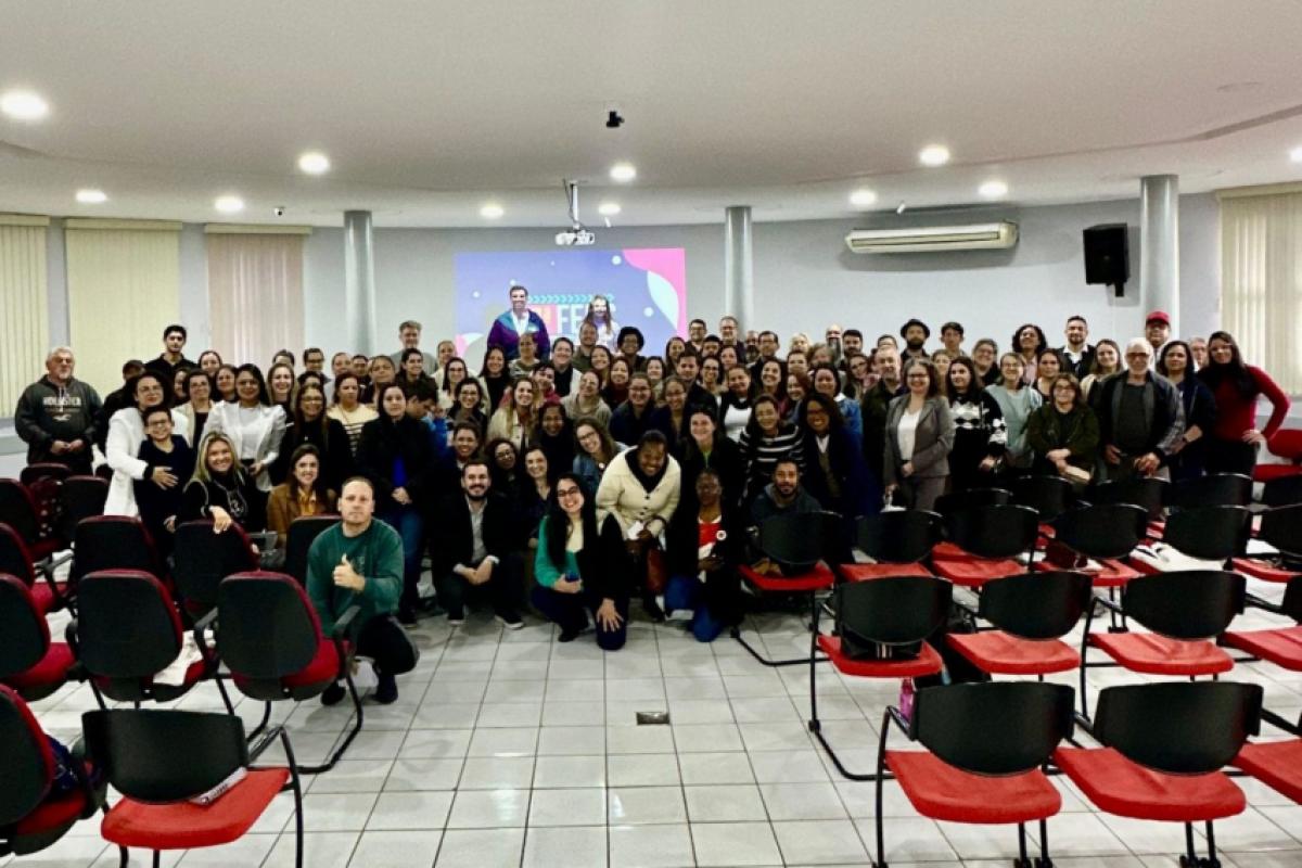 Os participantes receberam um treinamento sobre como aprimorar habilidades como empreendedores e maximizar vendas durante o evento