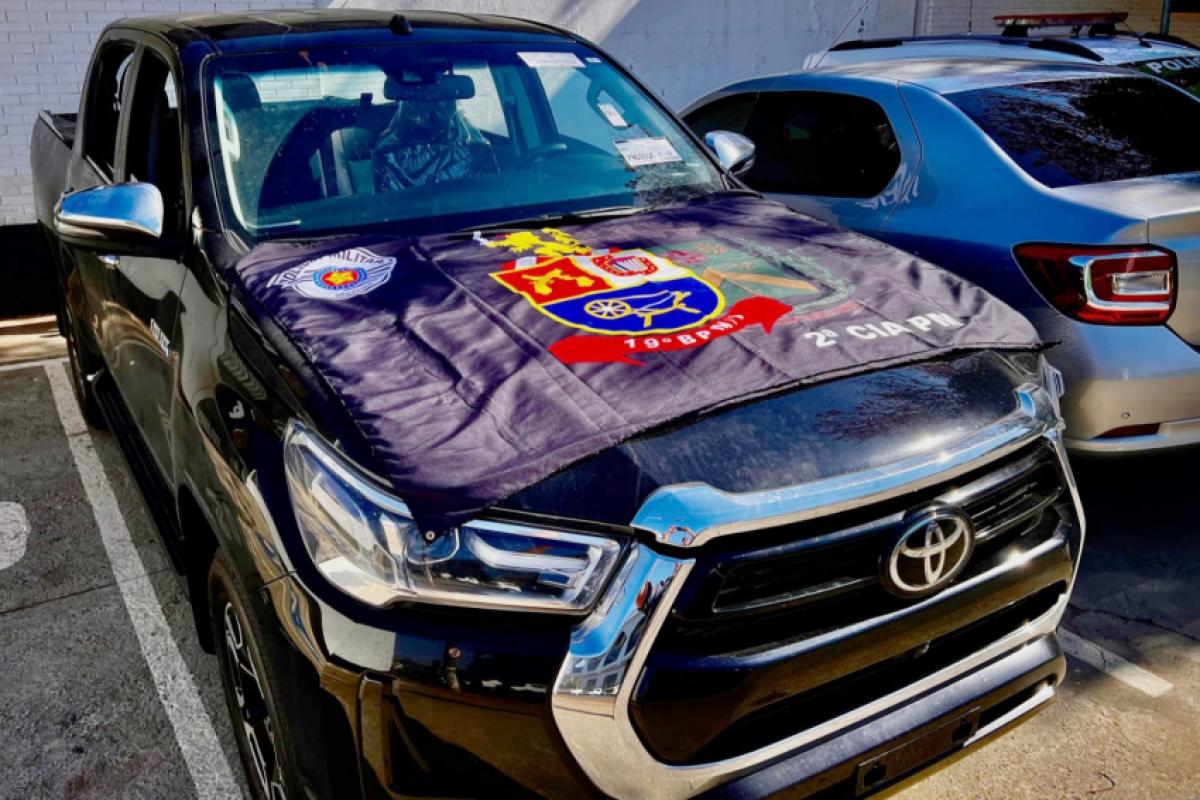 Após uma perseguição cinematográfica, a caminhonete foi recuperada pela Polícia Militar.