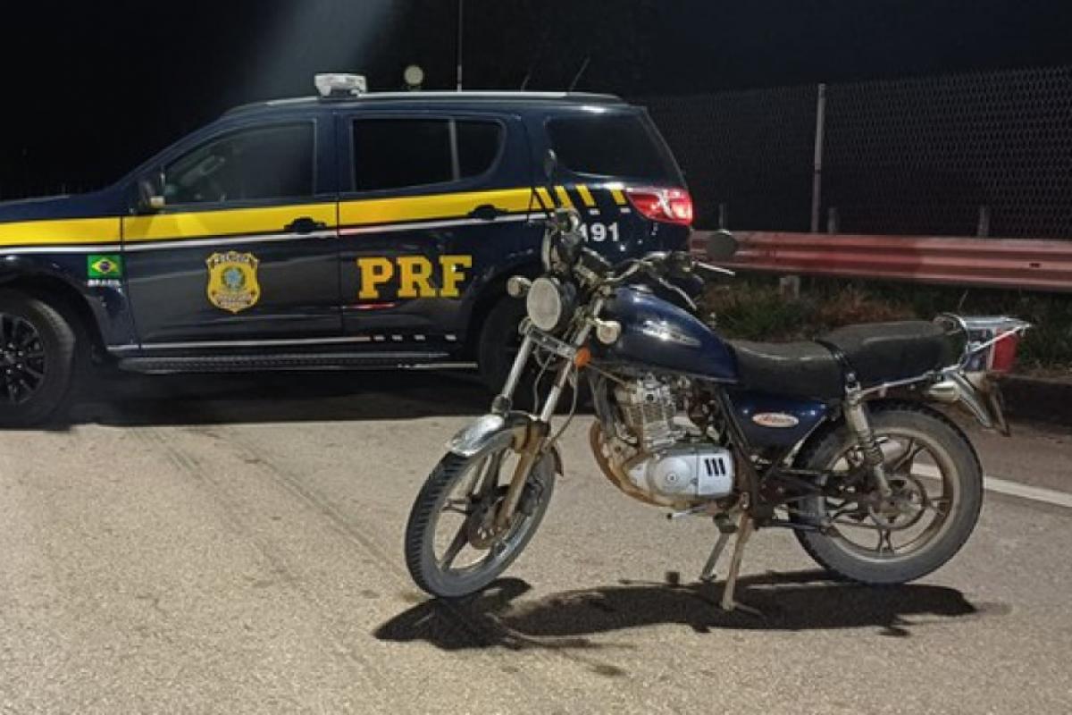 Moto foi apreendida pela PRF