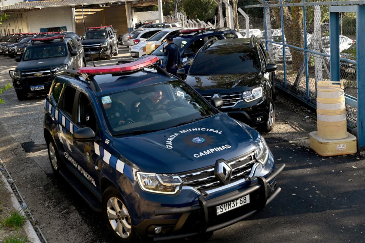 Homem foi detido após render adolescente de 16 anos e manter drogas em casa na Vila Palacios.