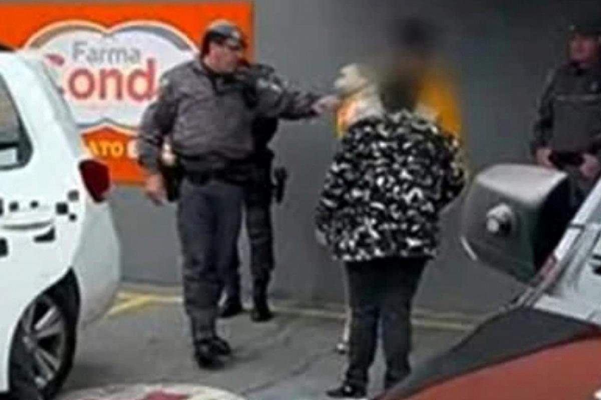 A polícia foi acionada para a ocorrência de homicídio no supermercado.