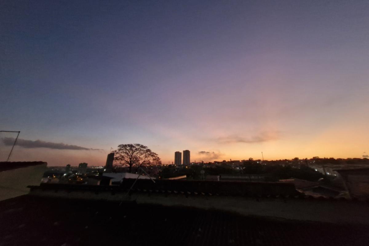 As temperaturas altas devem persistir pelos próximos dois dias. As máximas hoje ficam em torno de 31ºC. 