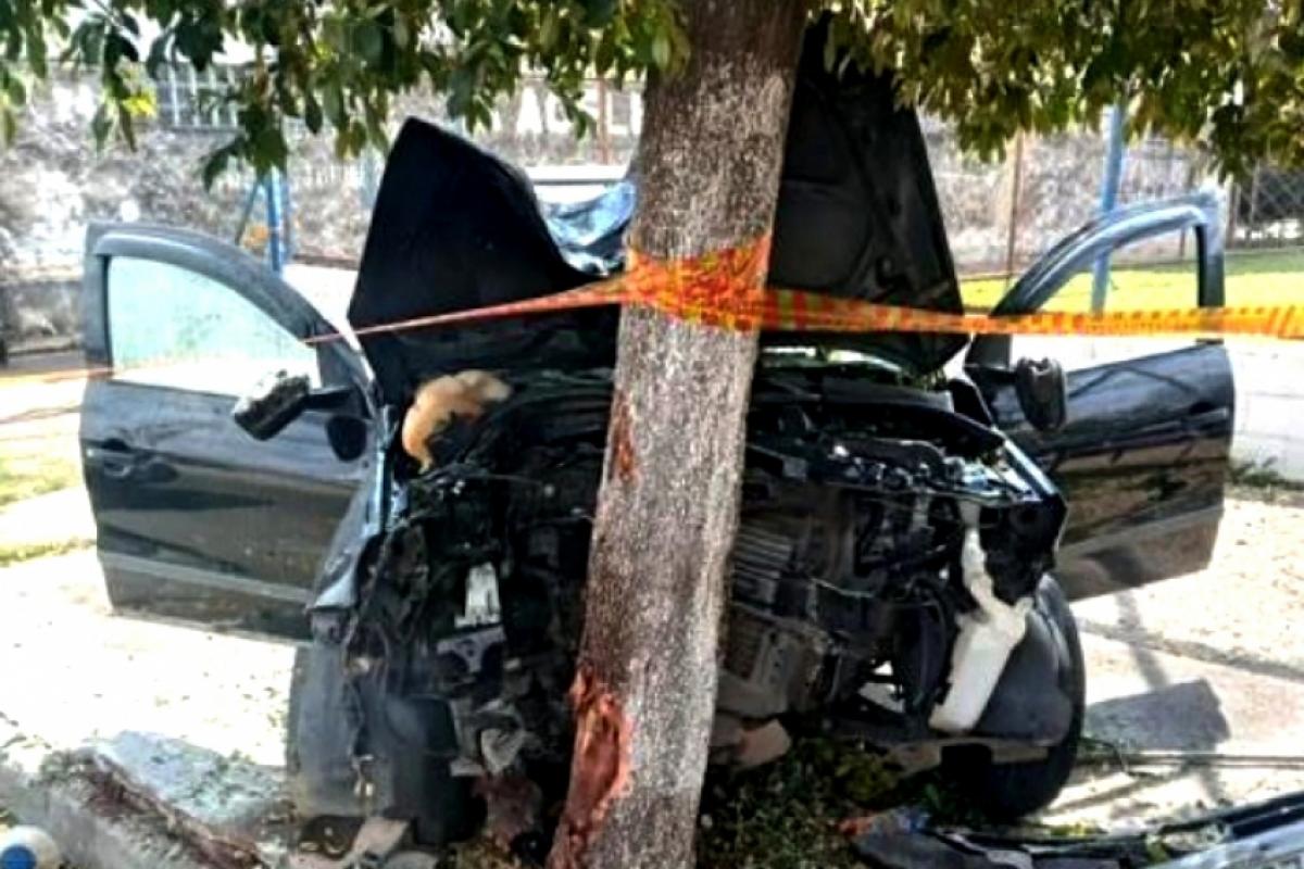 Apesar do empenho dos moradores e socorristas, o motorista não resistiu.