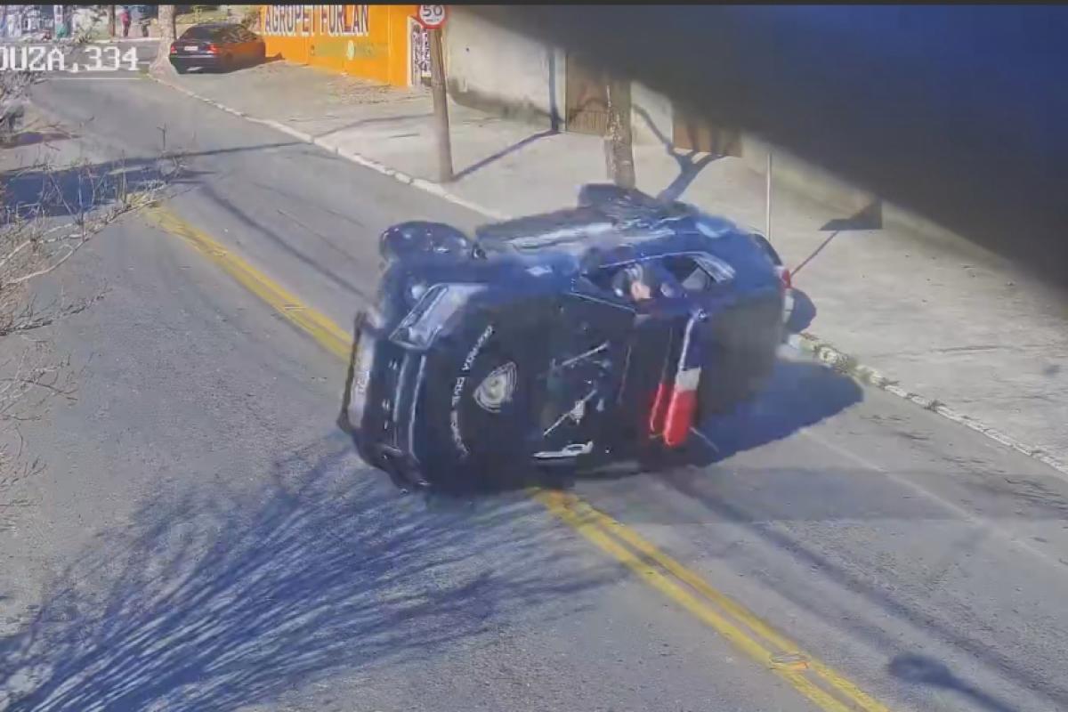Vídeo mostra o momento do capotamento da viatura