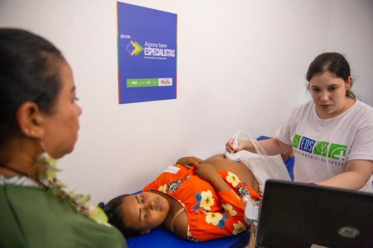 Para atuarem no SUS, os médicos selecionados contam com 16 cursos de aprimoramento em áreas como cirurgia, ginecologia, anestesiologia e otorrinolaringologia