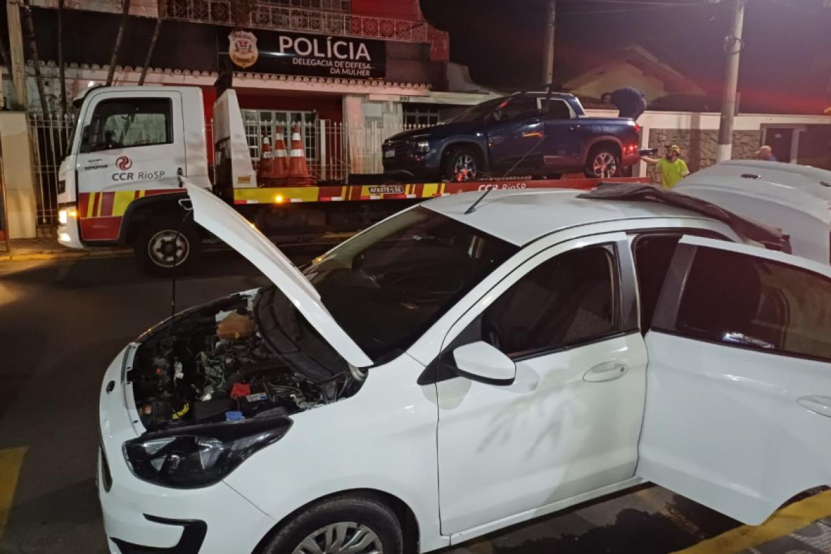 Veículos apreendidos na Via Dutra, no Vale do Paraíba