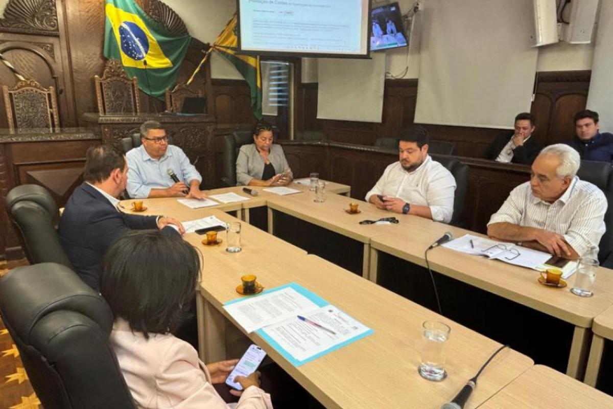 Reunião foi realizada ontem no Plenário da Câmara Municipal