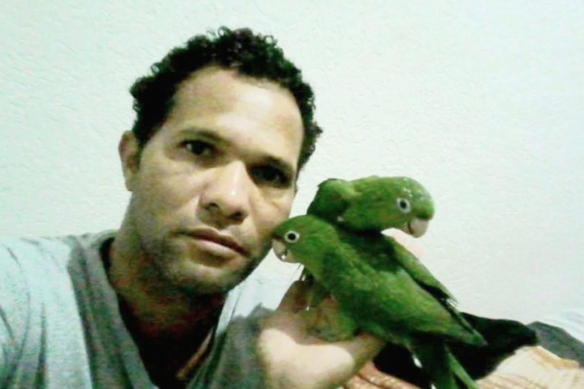 Antônio tinha 43 anos, e morreu após bater sua moto BMW em um poste.