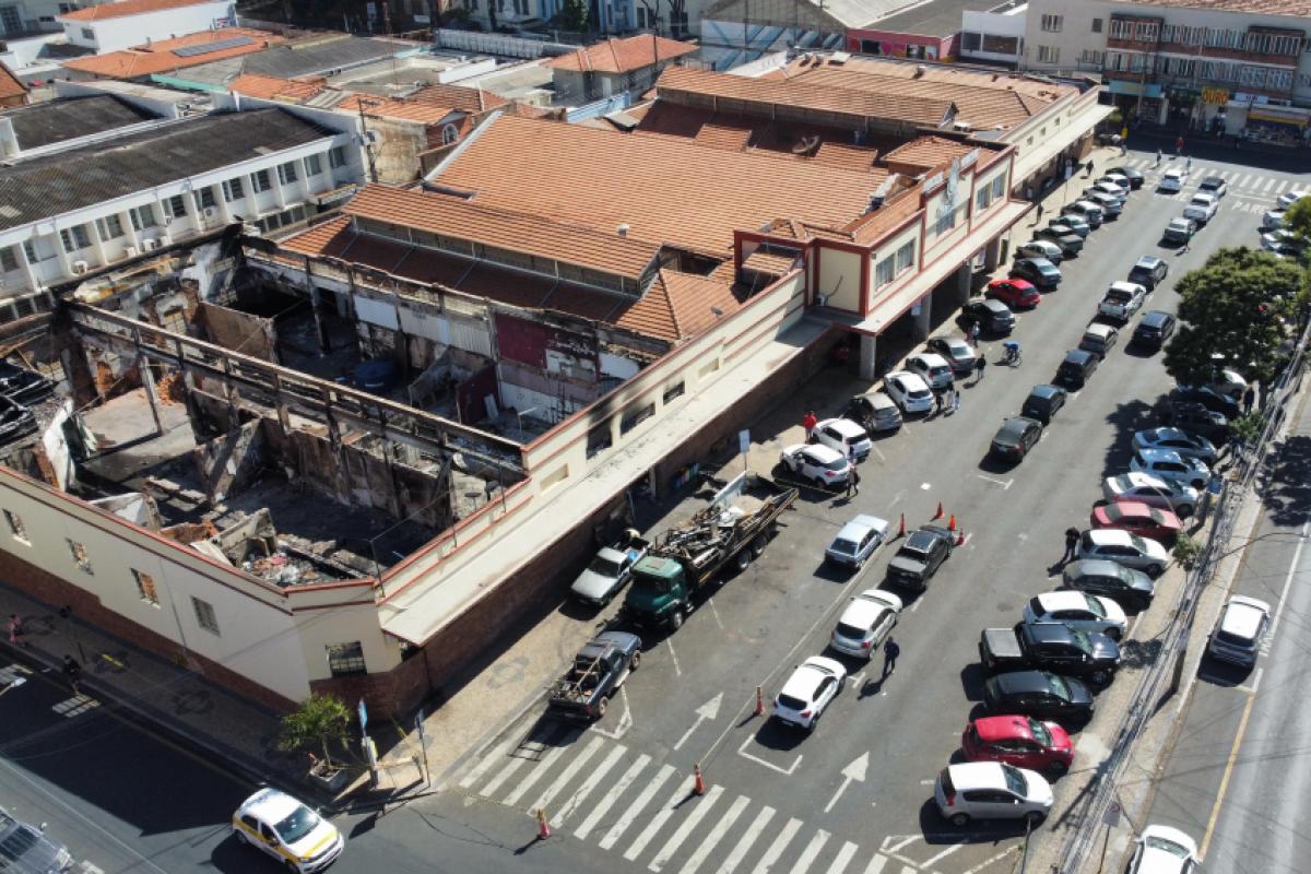 Prefeitura vai instalar estrutura provisória para comerciantes afetados pelo incêndio