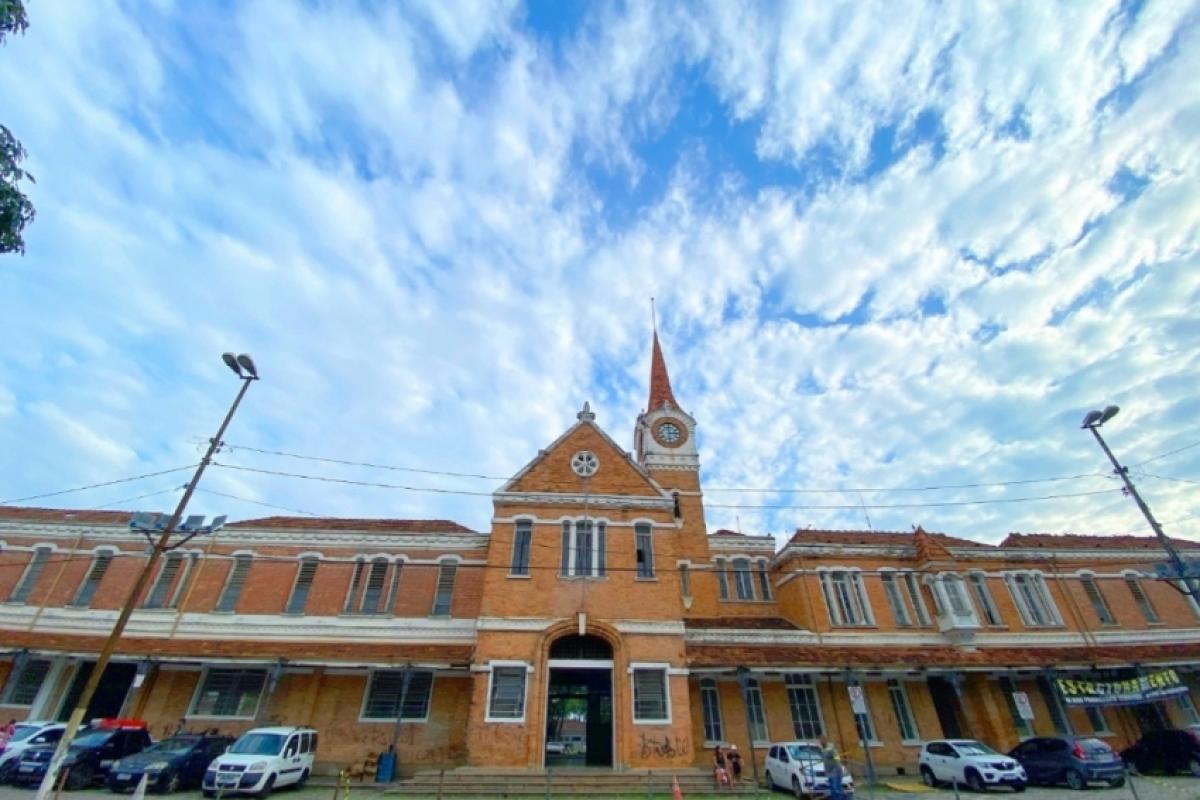 Frente fria mantém instabilidade na RMC nesta quarta (27), com possibilidade de chuvas isoladas e máxima de 29°C em Campinas.