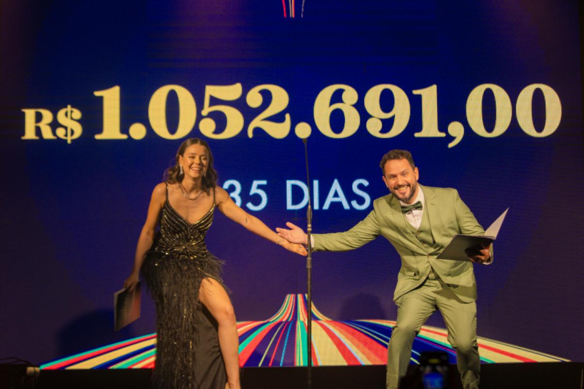 Juliana Oba e Vinicius Fernandes conduzem a festa nesta terça