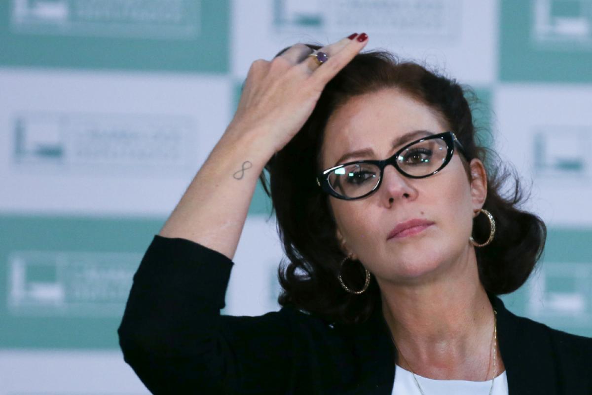 Apesar de identificar doenças, quadro depressivo e greve de fome, a especialista concluiu que não há elementos que impeçam Zambelli de continuar na cadeia