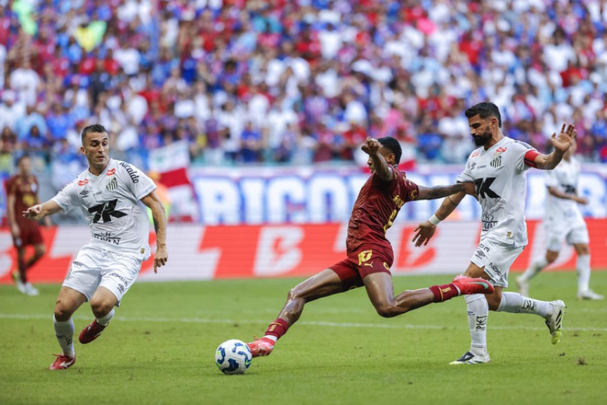 Em casa, time superou os paulistas com tranquilidade por 2 a 0