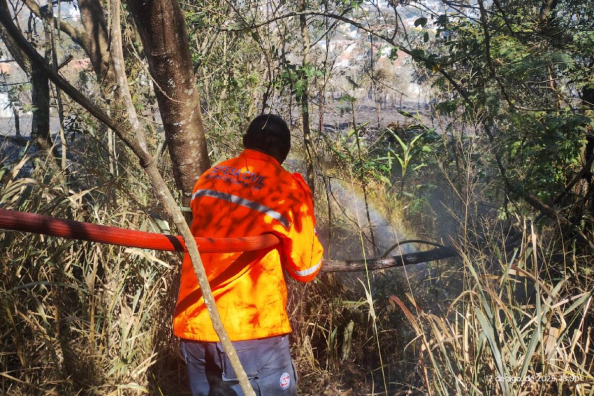 Combate ao incêndio em Guaratinguetá