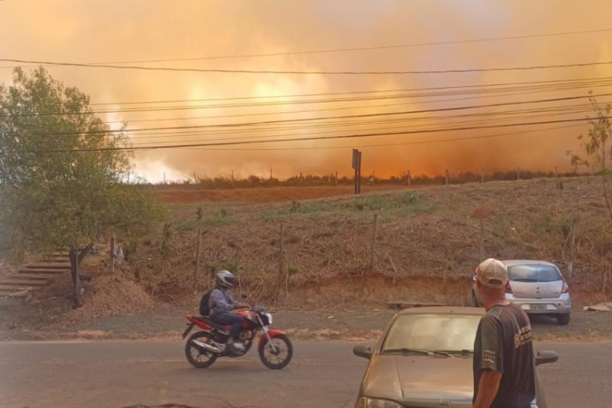 As causas do incêndio ainda são desconhecidas e deverão ser apuradas após o controle total das chamas