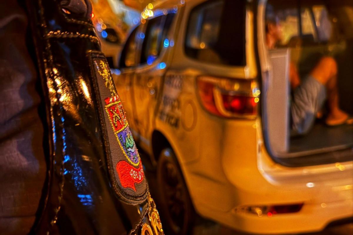 Os policiais foram até a casa dele o capturaram