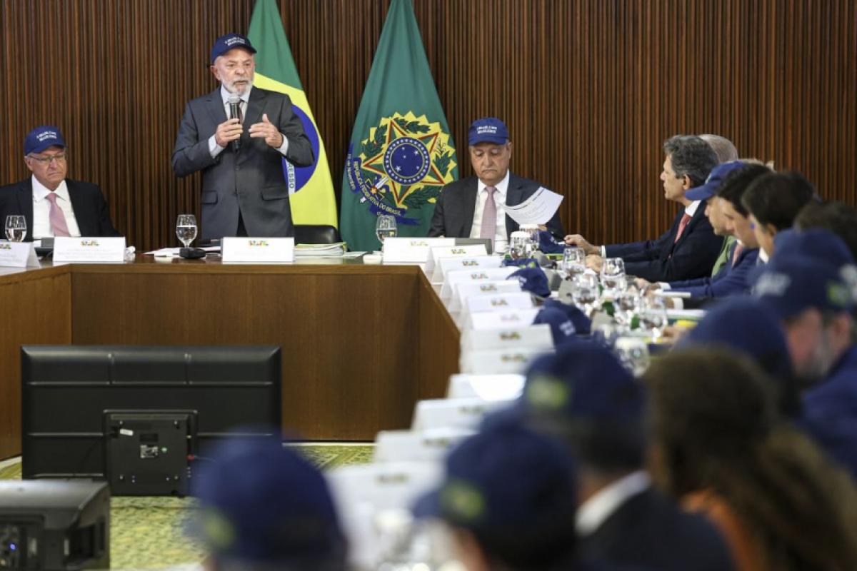  O presidente Luiz Inácio Lula da Silva coordena reunião ministerial, no Palácio do Planalto