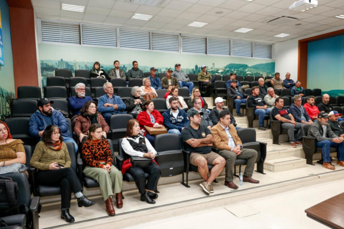 Encontro no Paço Municipal contou com as participações de cerca de produtores, além de servidores da UGAAT e representantes de empresas e cooperativas rurais