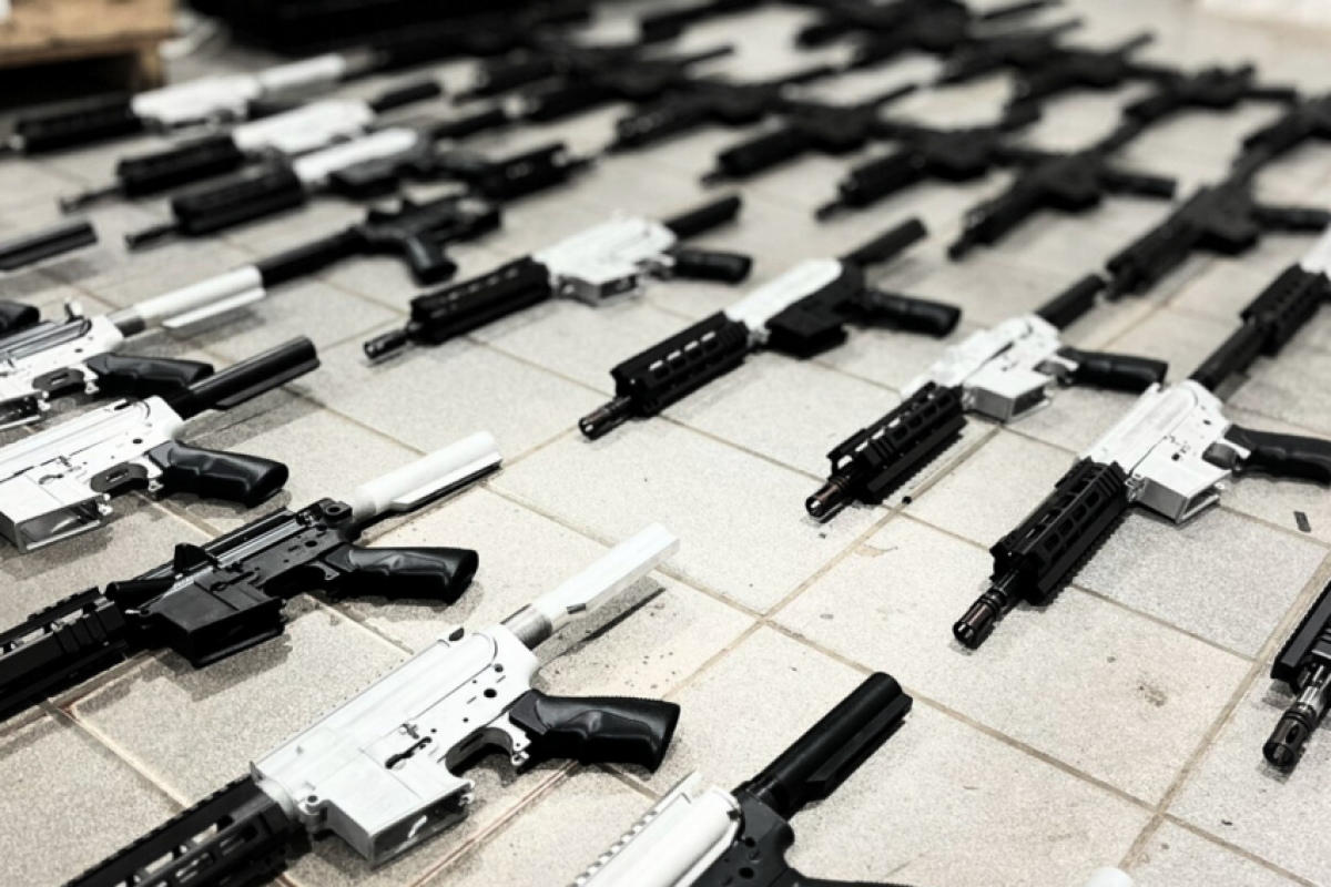 Os armamentos de uso restrito seriam fornecidos para facções em SP e RJ.