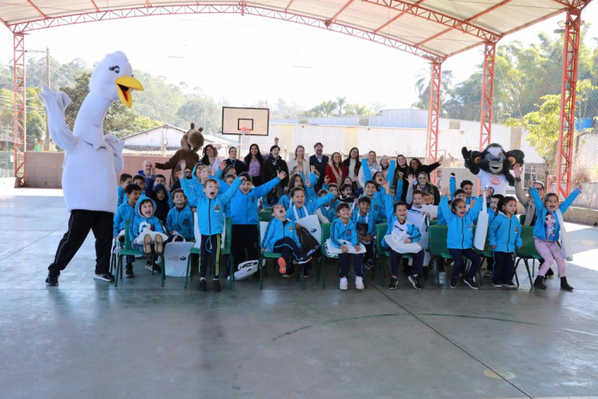 Alunos da EMEB se mobilizaram na campanha e arrecadaram 474 litros para o desafio