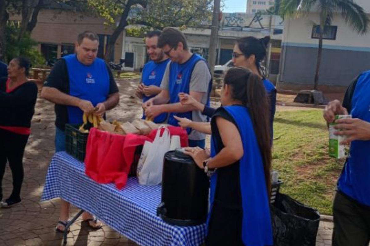 O Grupo em uma de suas ações na Praça Machado de Mello