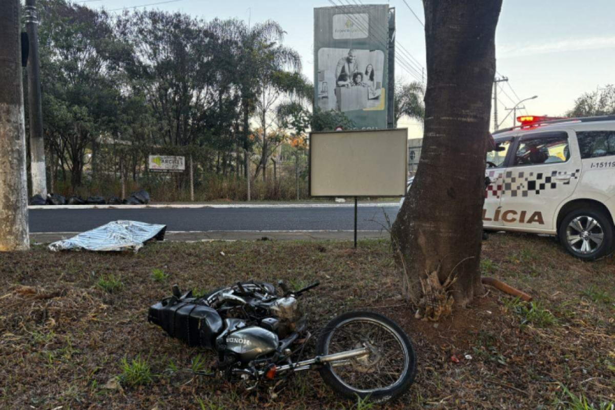 Jovem morto após impacto em poste de energia