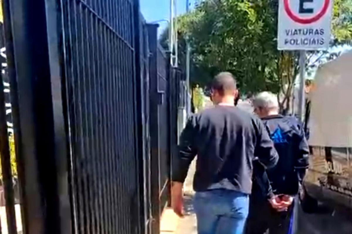 Após ser localizado e preso, o homem foi encaminhado à delegacia de Capivari.