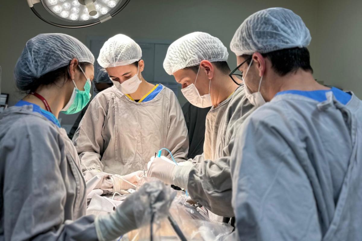 Procedimento de oncologia de alta complexidade de retirada de parte do intestino grosso e das ínguas foi feito com videolaparoscopia