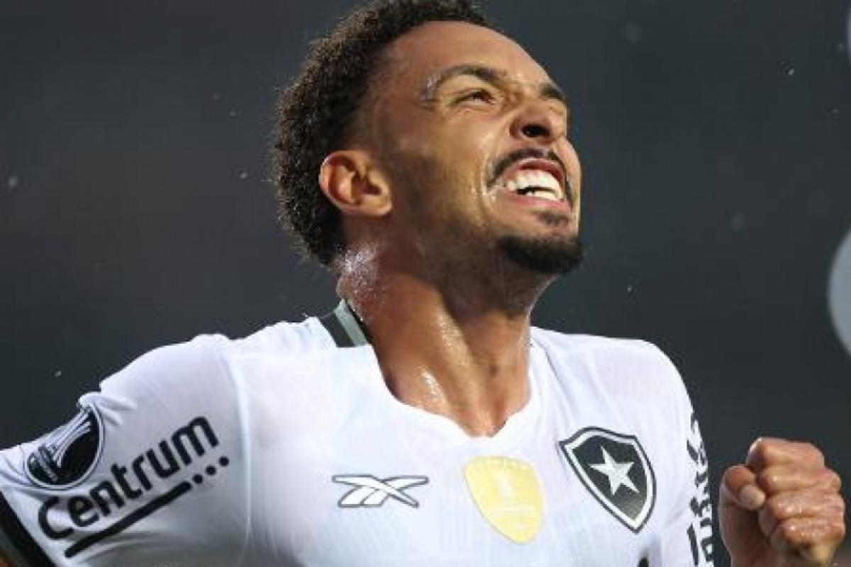  Vitinho, do Botafogo, foi chamado para substituir Vanderson, do Monaco, que sofreu uma lesão na panturrilha