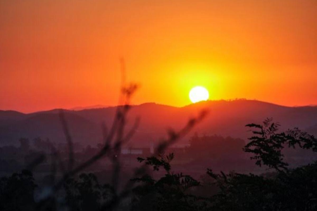 Tempo fica seco no sábado também 