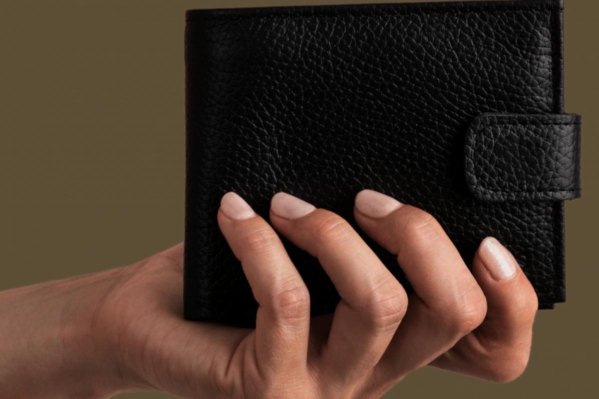 O homem disse que 'apagou', e ao despertar, não encontrou encontrou a mulher, nem seu celular e a carteira. 