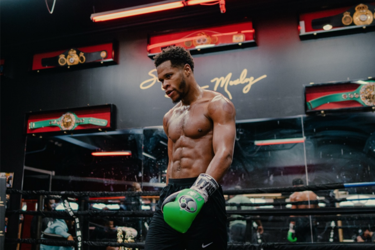 Segundo o atleta, os itens de luxo estão sendo mantidos de “indevidamente” após o fim do relacionamento.