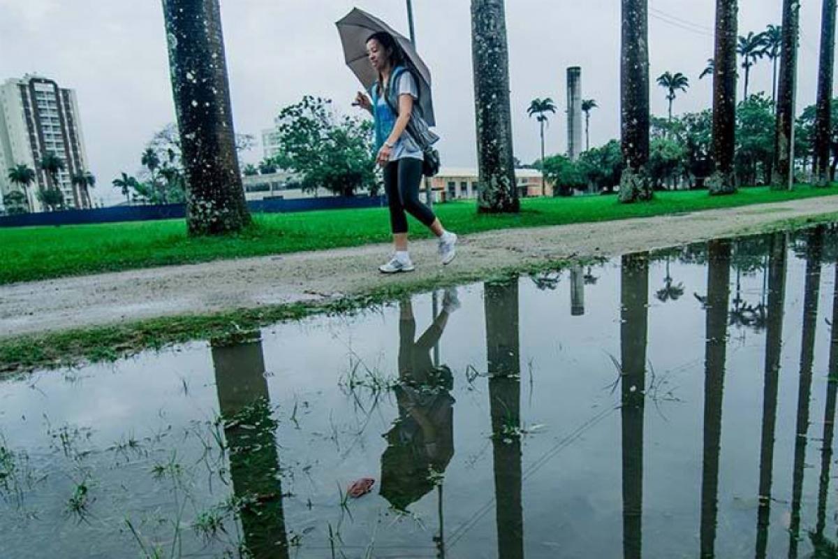 O fenômeno meteorológico previsto pode causar chuvas intensas.