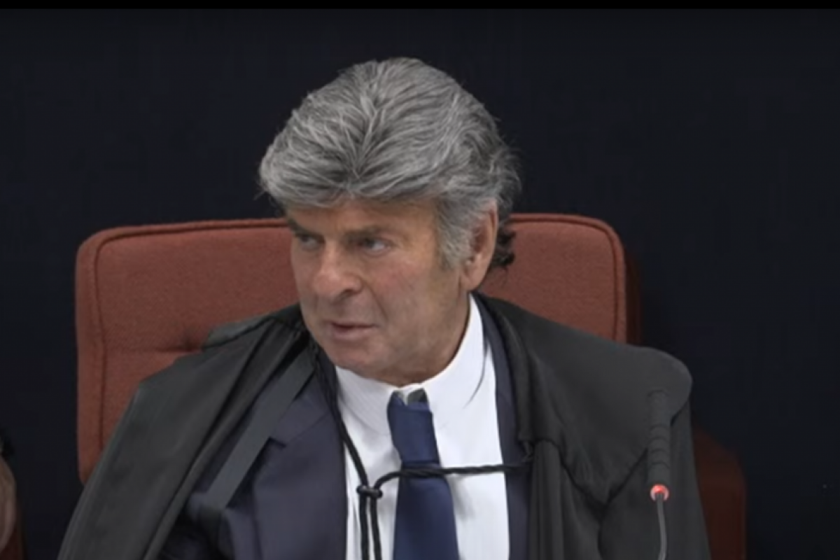 O magistrado afirmou que, como Bolsonaro já não ocupava o cargo de presidente, deveria ser julgado em instância inferior.