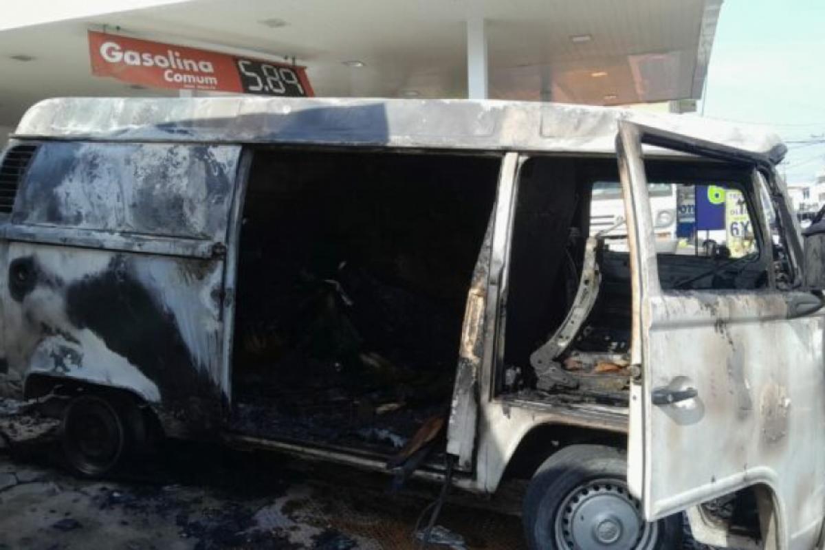 Kombi pegou fogo
