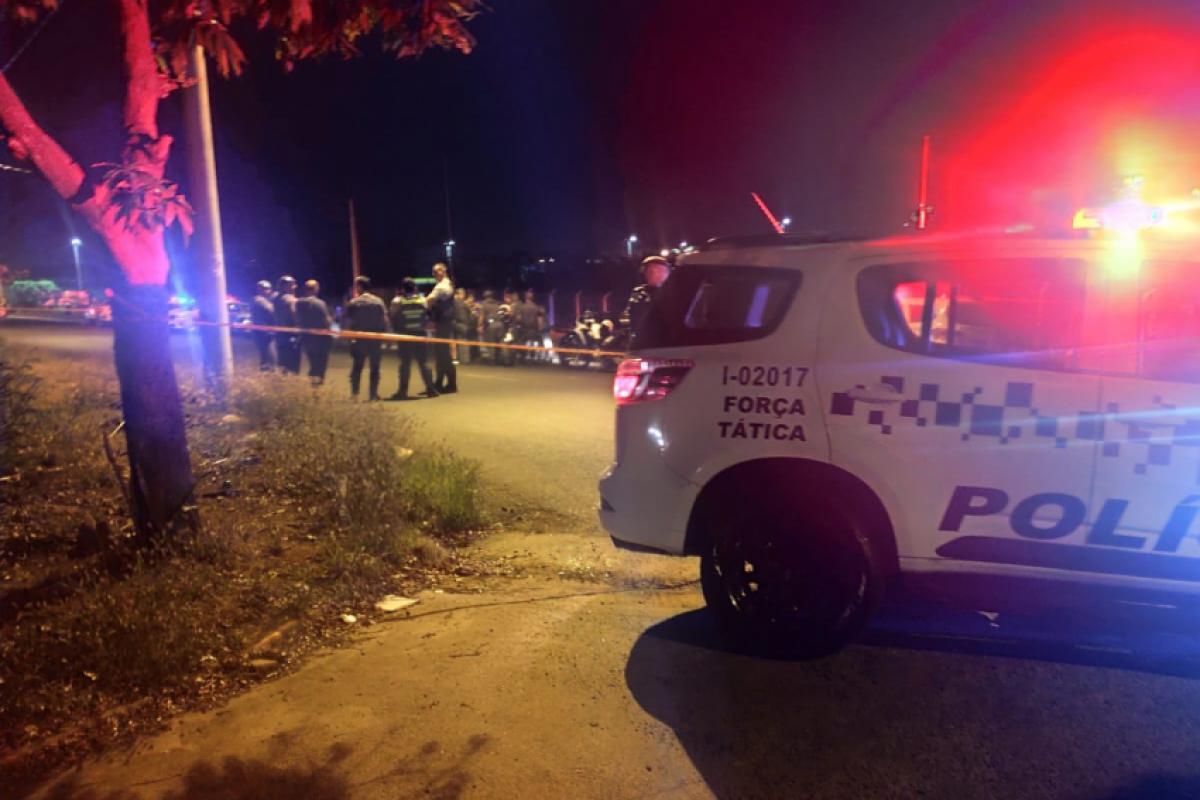 Homem de 25 anos foi detido por porte ilegal de arma de fogo, após confronto com a Rocam