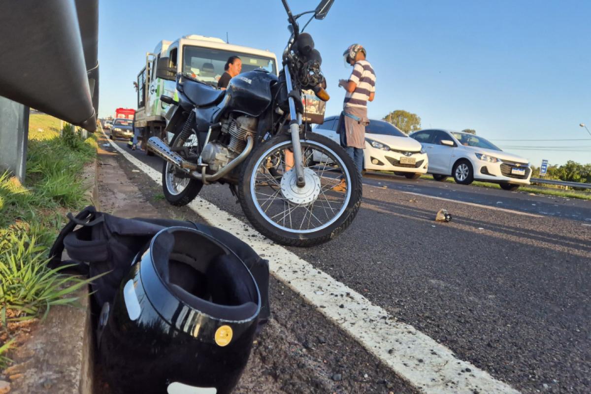 Moto em que a vítima estava durante o acidente na rodovia Ronan Rocha, em Franca