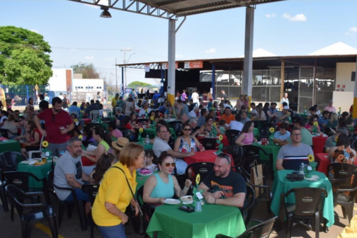 Imagem da Feira, que acontece na sede da Apae, no Ouro Verde