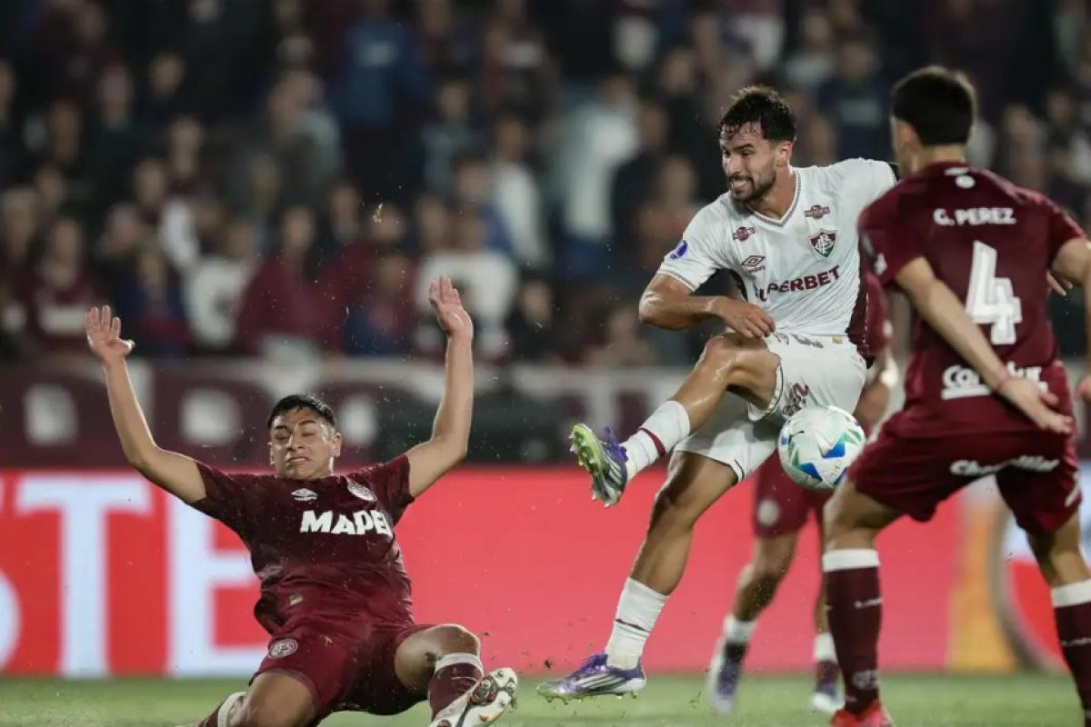 Lance da vitória do Lanus sobre o Fluminense, nessa terça-feira 