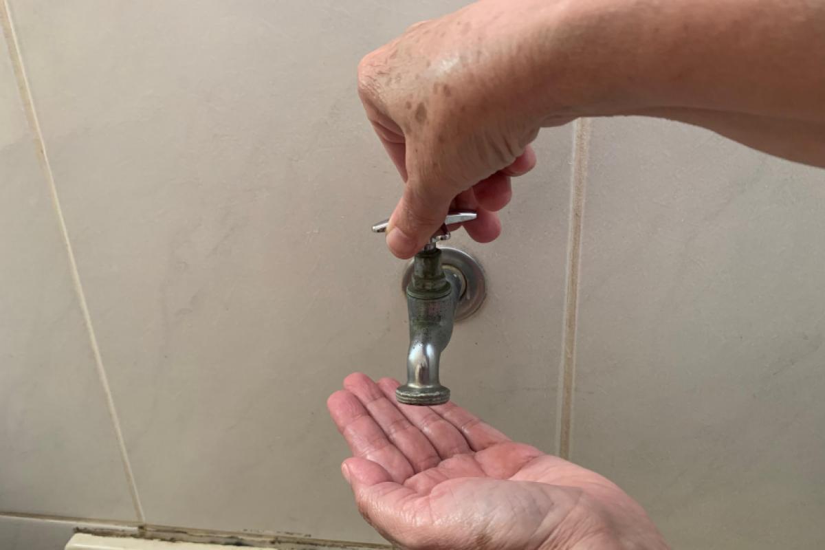 Problema persiste desde domingo (21), por causa de queda de energia