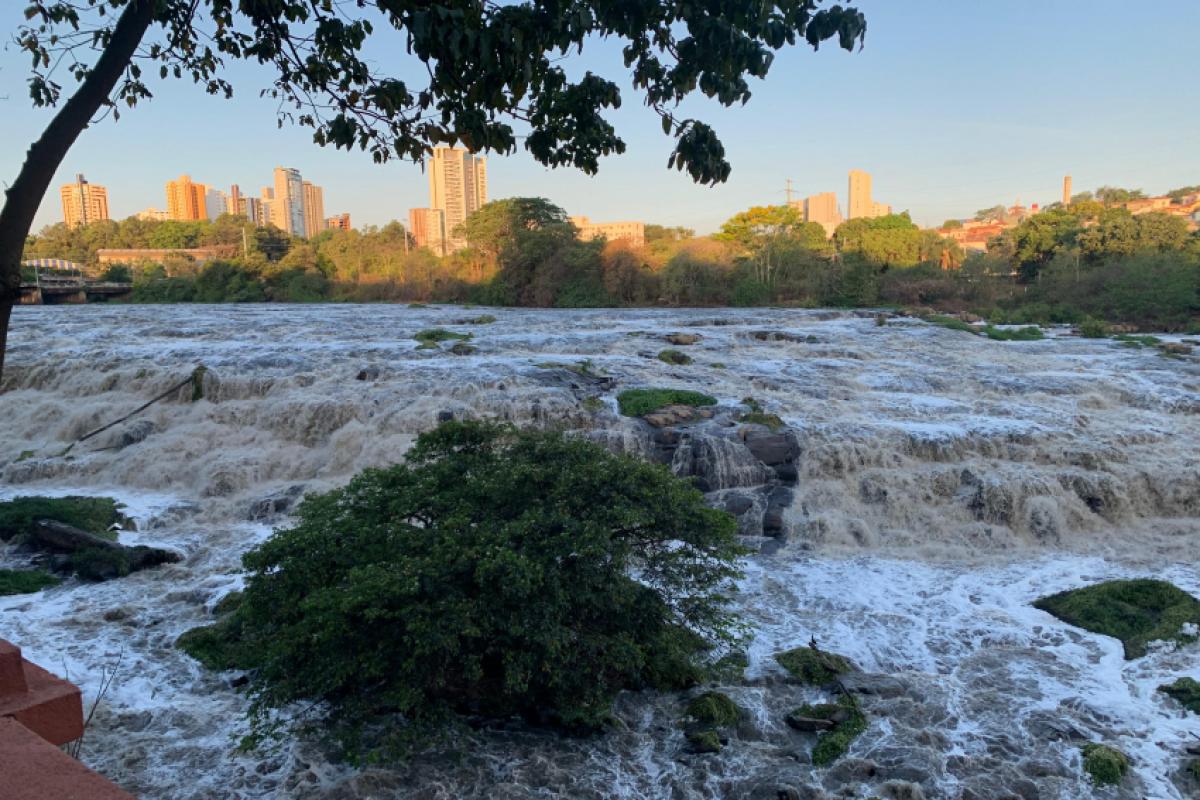 De acordo com dados do SAISP (Sistema de Alertas a Inundações de São Paulo), o rio alcançou a marca de 1,80 metro na tarde desta terça-feira (23)