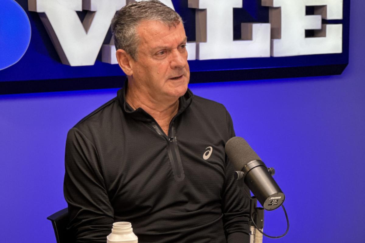 Ex-árbitro Edílson Pereira de Carvalho na redação de OVALE